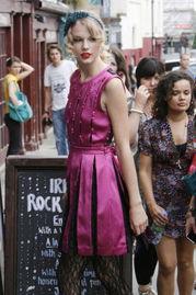 明星紫色连衣裙图片,时尚与魅力的完美融合