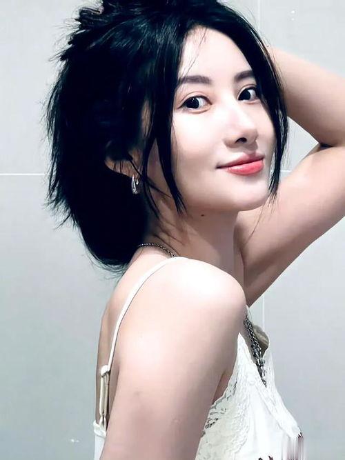 明星美女裸身艳照,揭秘明星美女裸身照背后的真相